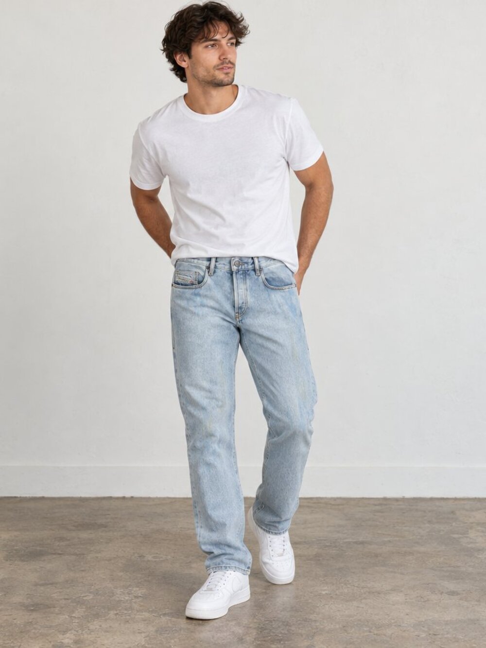 Diesel 2020 D-Viker Jeans Mens 33x31 Made in Italy Light Wash Straight Leg